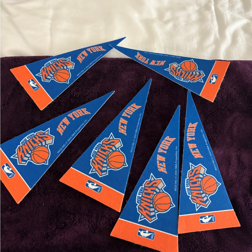 6 New York Knicks Pennants